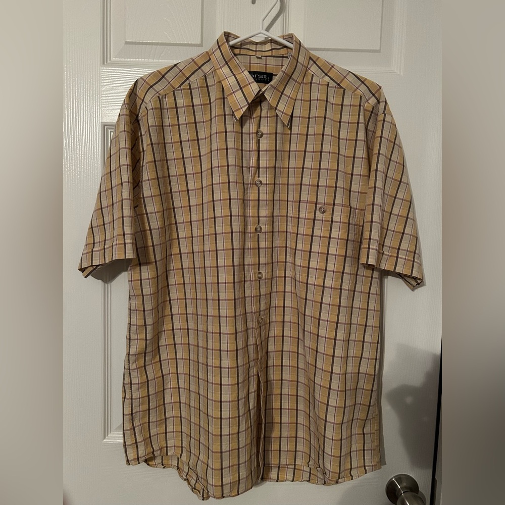 Horst Düsseldorf 100% cotton mens L button down short sleeve shirt.